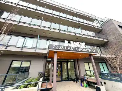 105 2268 E BROADWAY, Vancouver BC V5N 0L2