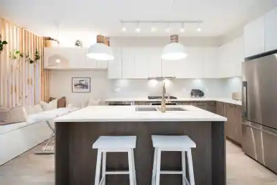 111 615 E 3RD STREET, North Vancouver BC V7L 0G3