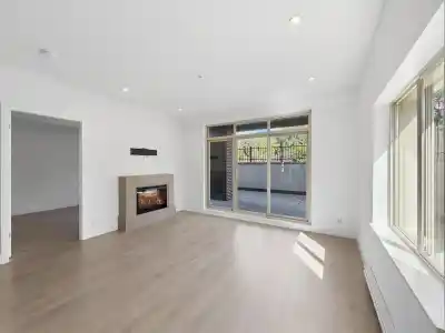 204 1273 MARINE DRIVE, North Vancouver BC V7P 1T3