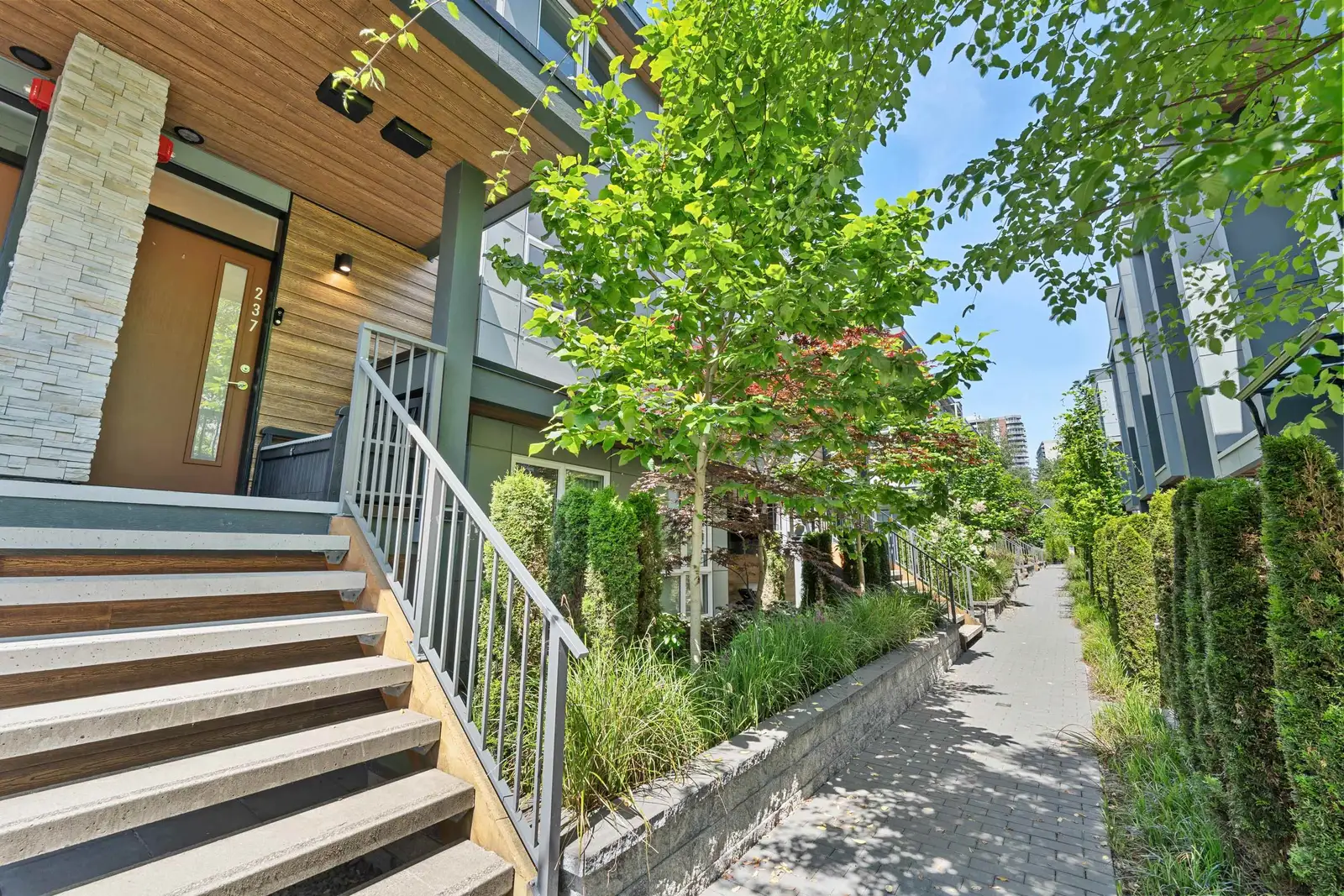 237 2060 CURLING ROAD, North Vancouver BC V7P 0E1