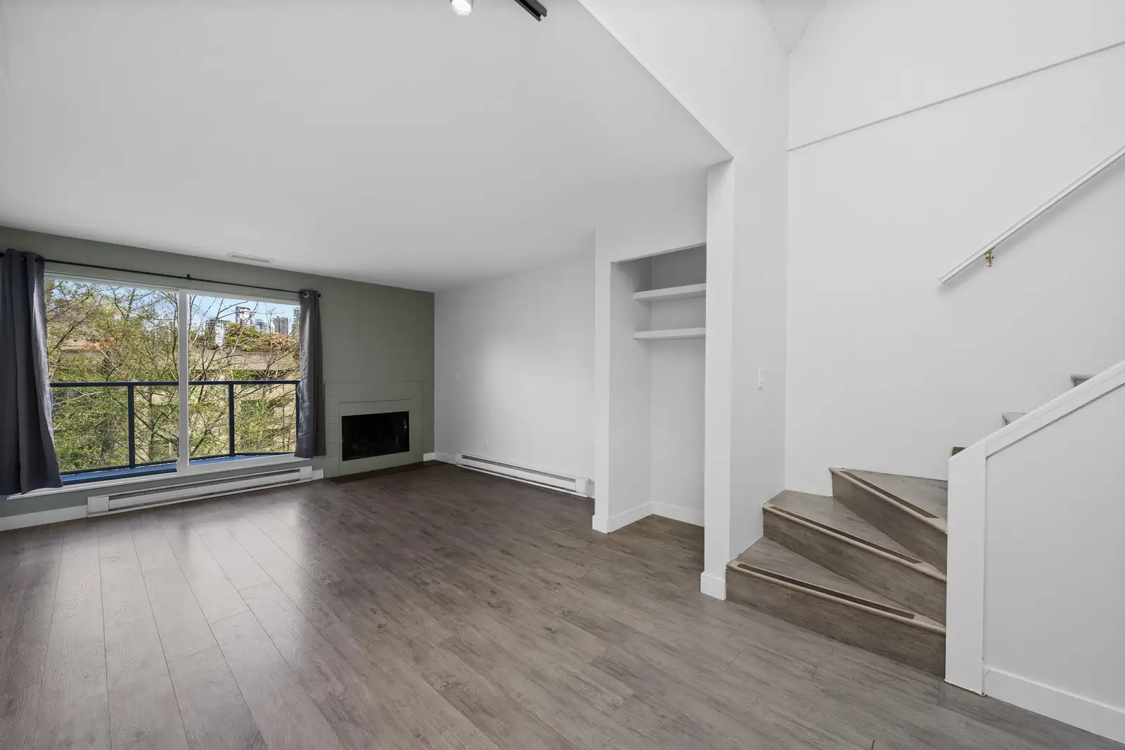 3 1355 W 4TH AVENUE, Vancouver BC V6H 3Y8