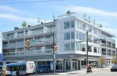 211 2508 FRASER STREET, Vancouver BC V5T 1T1