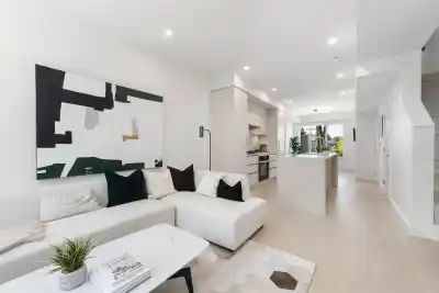 885 W 33RD AVENUE, Vancouver BC V5Z 2K5