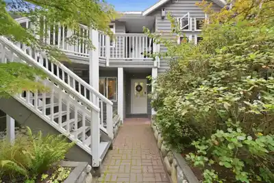 102 1538 BOWSER AVENUE, North Vancouver BC V7P 2Y3