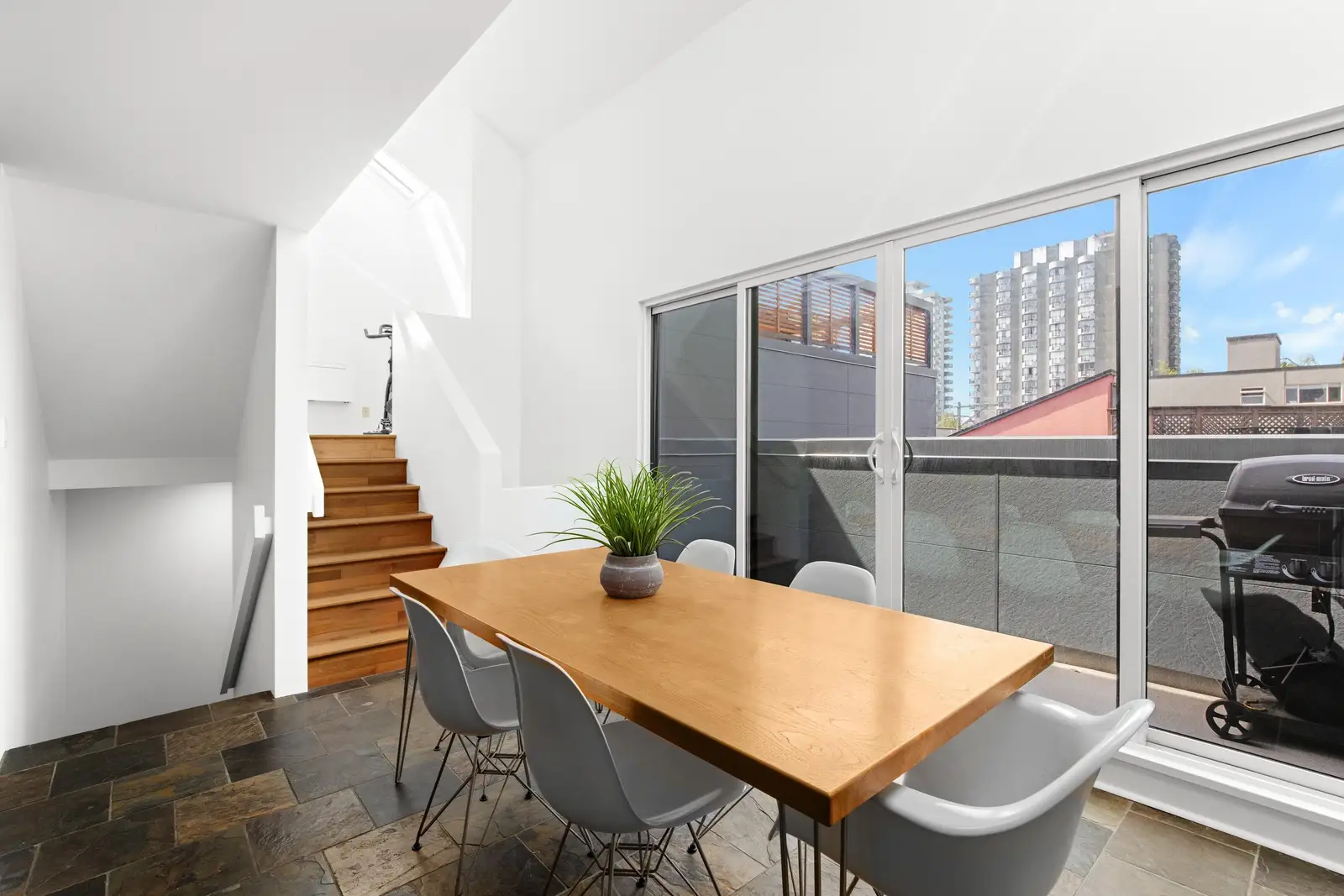 9 1934 BARCLAY STREET, Vancouver BC V6G 1L3
