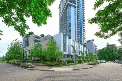 606 1500 FERN STREET, North Vancouver BC V7J 0E6