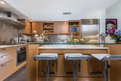 104 1168 RICHARDS STREET, Vancouver BC V6B 3E6