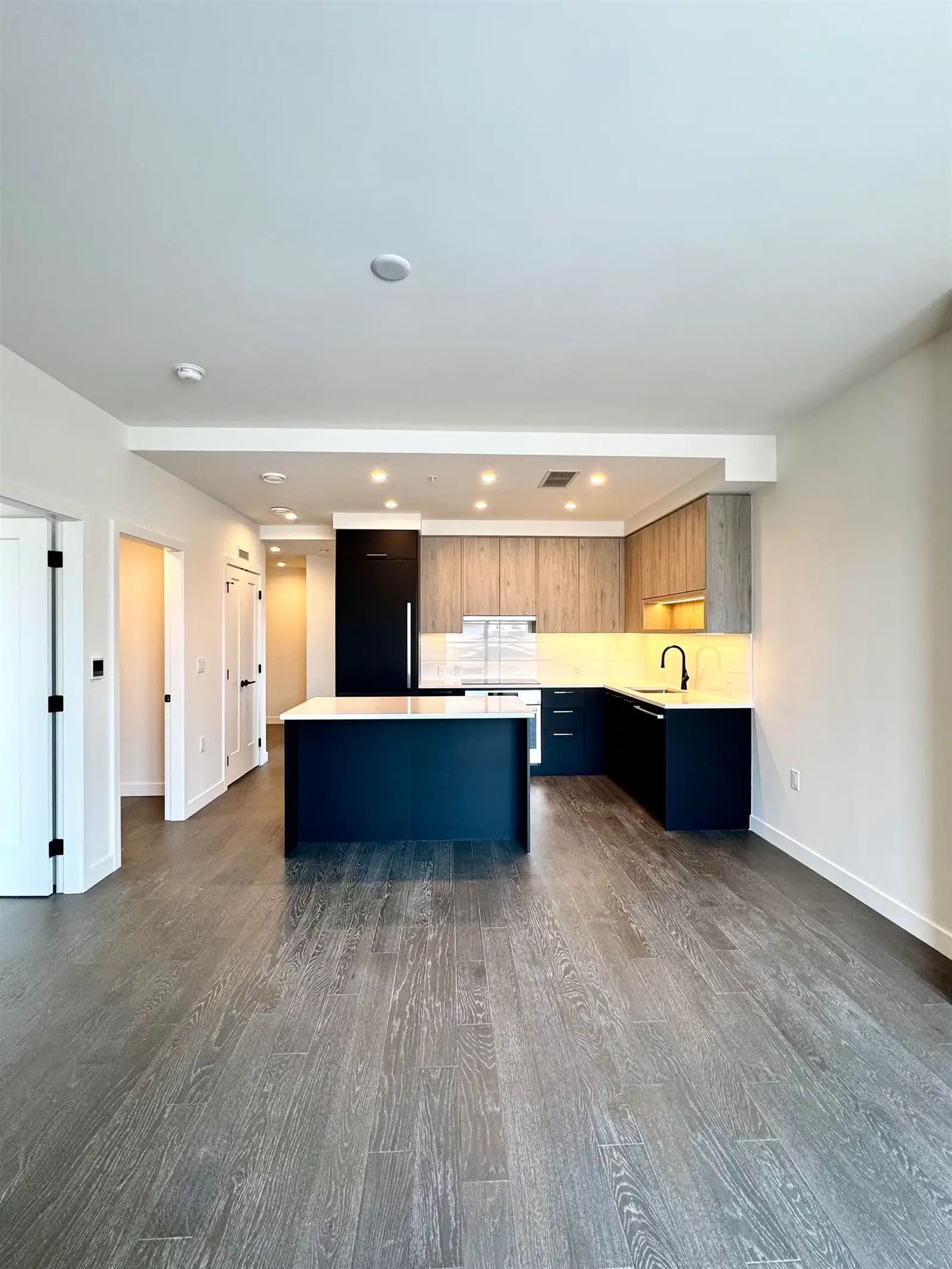 211 8398 OAK STREET, Vancouver BC V6P 0L9
