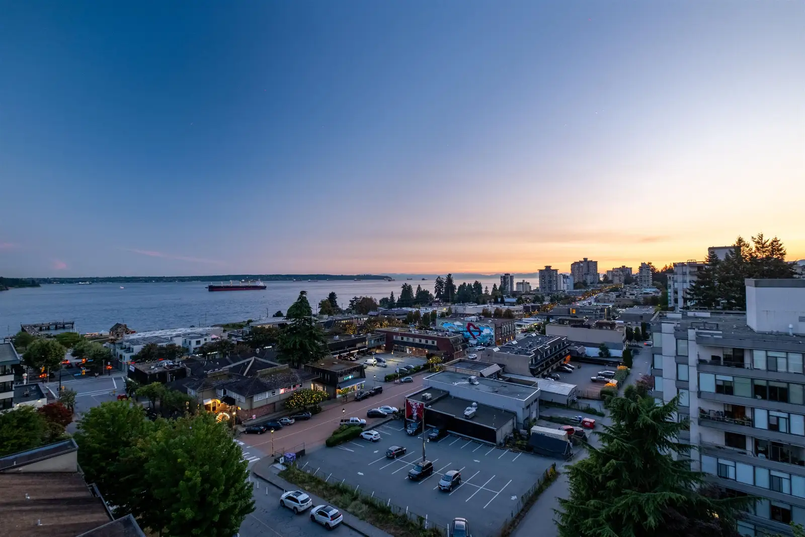 902 1390 DUCHESS AVENUE, West Vancouver BC V7T 1H6