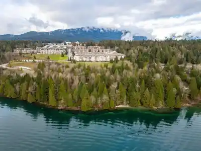 422 3629 DEERCREST DRIVE, North Vancouver BC V7G 2S9