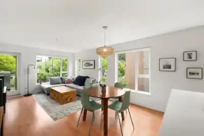 316 221 E 3RD STREET, North Vancouver BC V7L 0C1