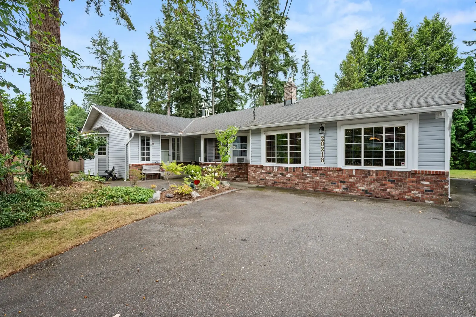 20218 42A AVENUE, Langley BC V3A 3B4