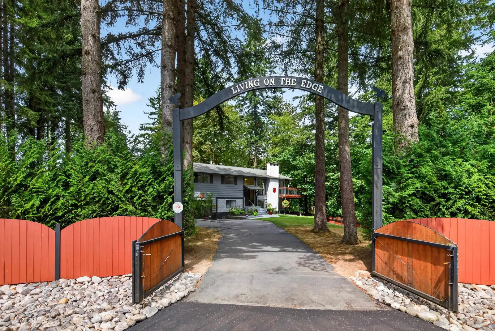 24299 55 AVENUE, Langley BC V2Z 2N5