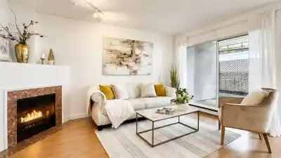 103 985 W 10TH AVENUE, Vancouver BC V5Z 1L9