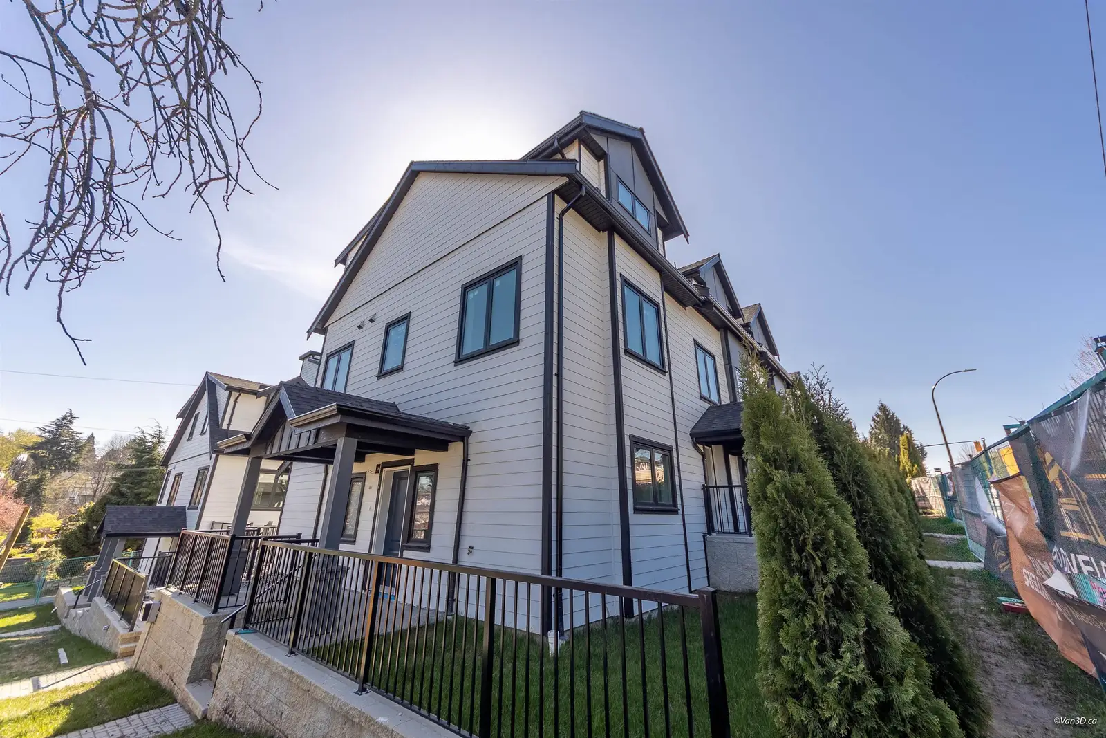 103 1406 E 18TH AVENUE, Vancouver BC V1V 1V1