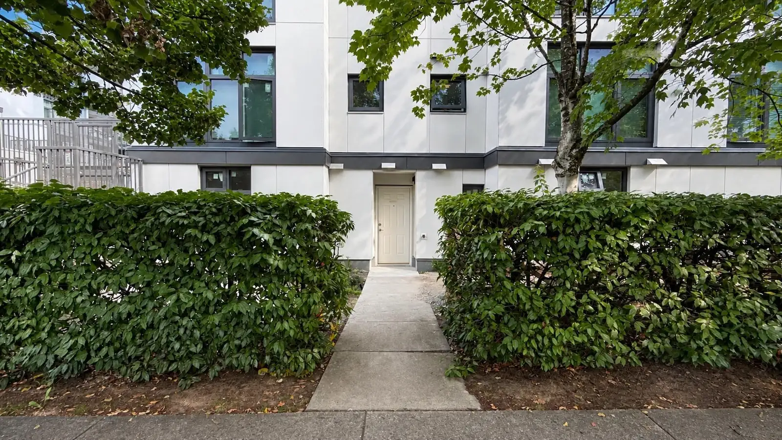 1 2528 E BROADWAY, Vancouver BC V5M 4V2