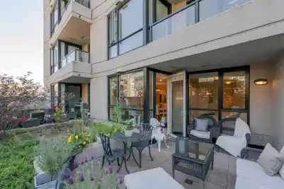 302 160 W 3RD STREET, North Vancouver BC V7M 0A9
