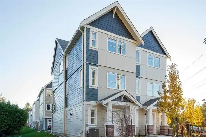 36 5377 8A AVENUE, Delta