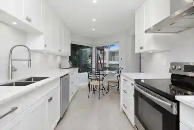 101 1005 W 7TH AVENUE, Vancouver BC V6H 1B2