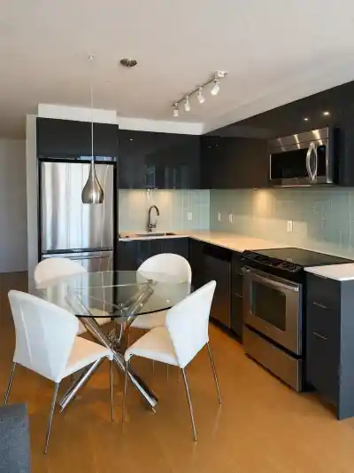 702 1325 ROLSTON STREET, Vancouver BC V6B 0M2