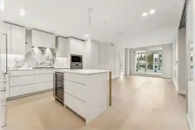 304 3668 W 10TH AVENUE, Vancouver BC V6R 2G3