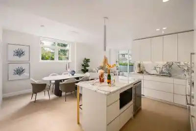 202 3668 W 10TH AVENUE, Vancouver BC V6R 2G3