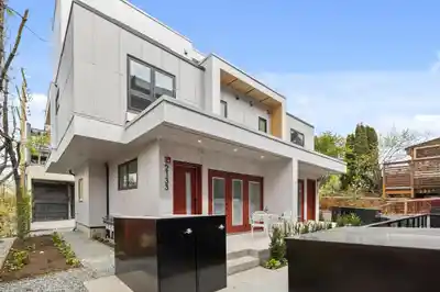 2133 E PENDER STREET, Vancouver BC V5L 1X3