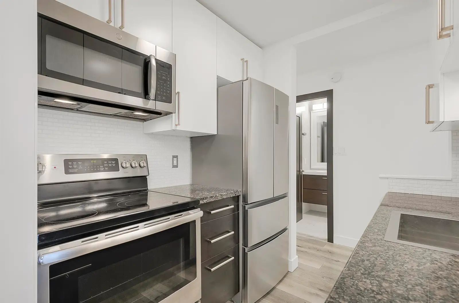 302 170 E 3RD STREET, North Vancouver BC V7L 1E6