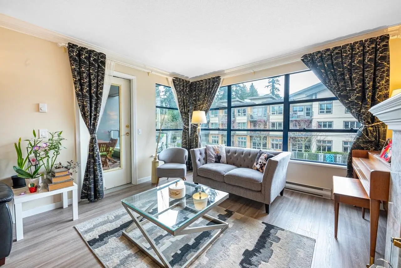 206 3151 WOODBINE DRIVE, North Vancouver BC V7R 2S4