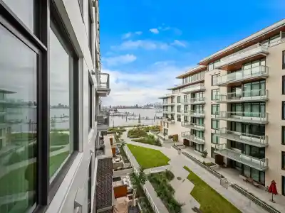 425 755 HARBOURSIDE DRIVE, North Vancouver BC V7P 0G1