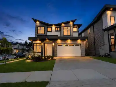 7532 205 STREET, Langley BC V2Y 1V5
