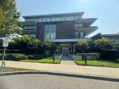 402 866 ARTHUR ERICKSON PLACE, West Vancouver BC V7T 0B2