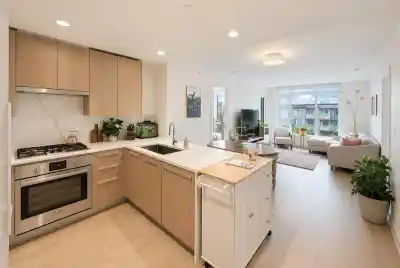 305 2707 LIBRARY LANE, North Vancouver BC V7J 0C6