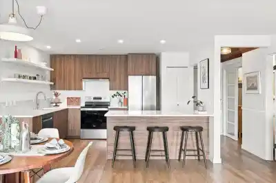 207 236 W 2ND STREET, North Vancouver BC V7M 1C6