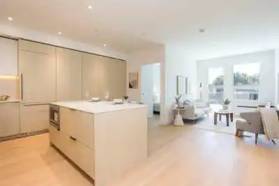 407 2471 ST. GEORGE STREET, Vancouver BC V5T 1W9