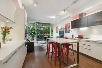 225 108 E 1ST AVENUE, Vancouver BC V5T 0E3