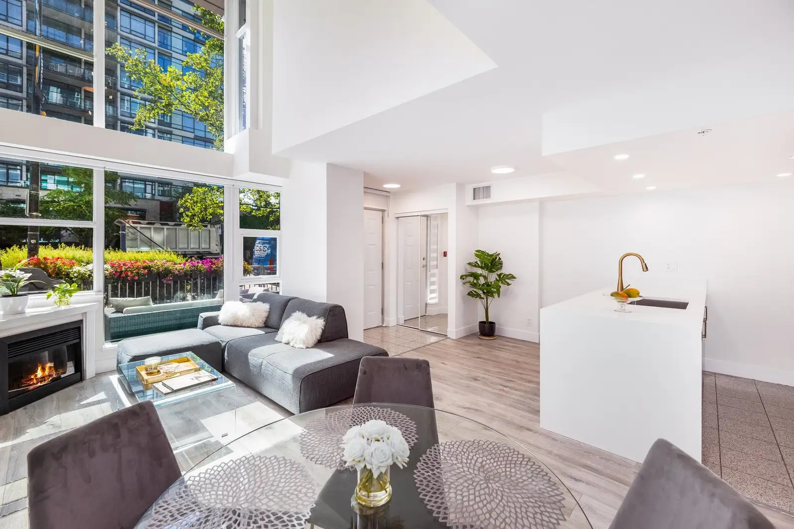 TH8 168 E ESPLANADE AVENUE, North Vancouver BC V7L 4X8