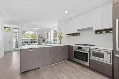 190 W 63RD AVENUE, Vancouver BC V5X 0G6