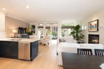 1978 W 12TH AVENUE, Vancouver BC V6J 2E9
