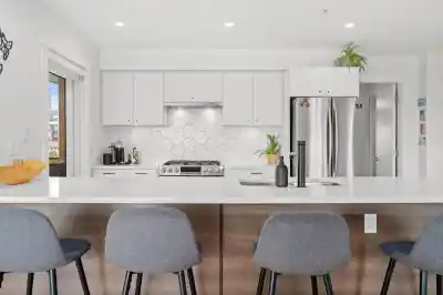 307 1519 CROWN STREET, North Vancouver BC V7J 1G6
