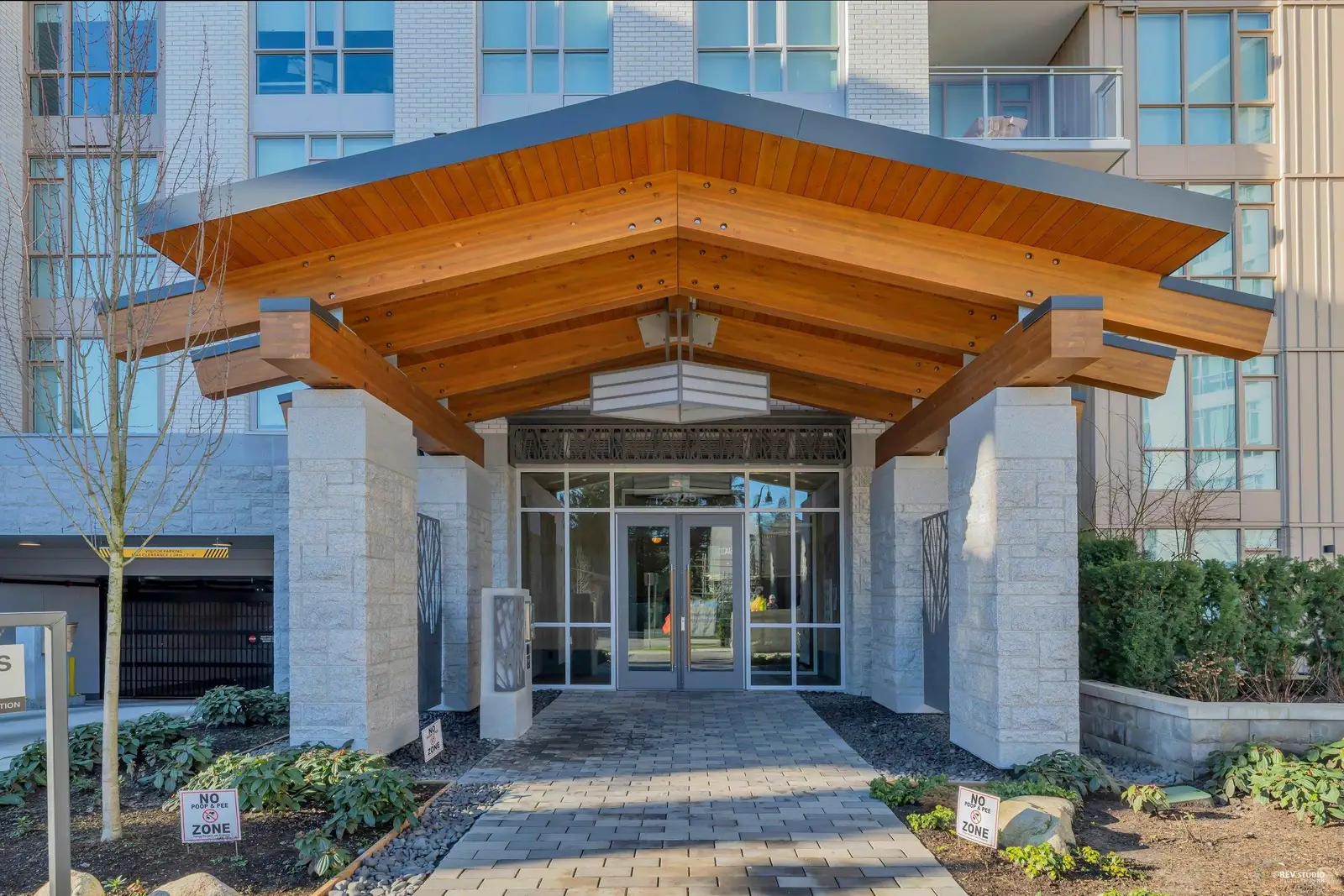 306 2325 EMERY COURT, North Vancouver BC V7J 0E8