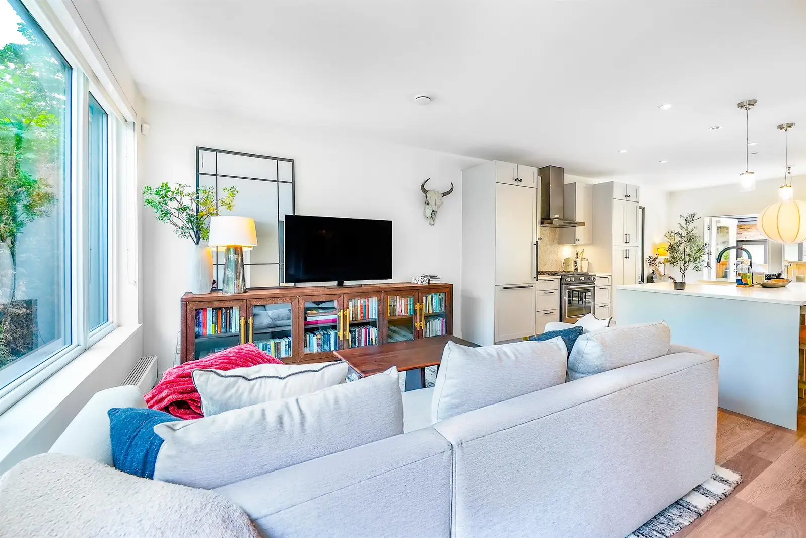 127 525 E 2ND STREET, North Vancouver BC V7L 1E1