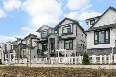 7133 206 STREET, Langley BC V2Y 3J9