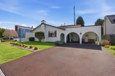474 SHANNON WAY, Delta BC V4M 2W5