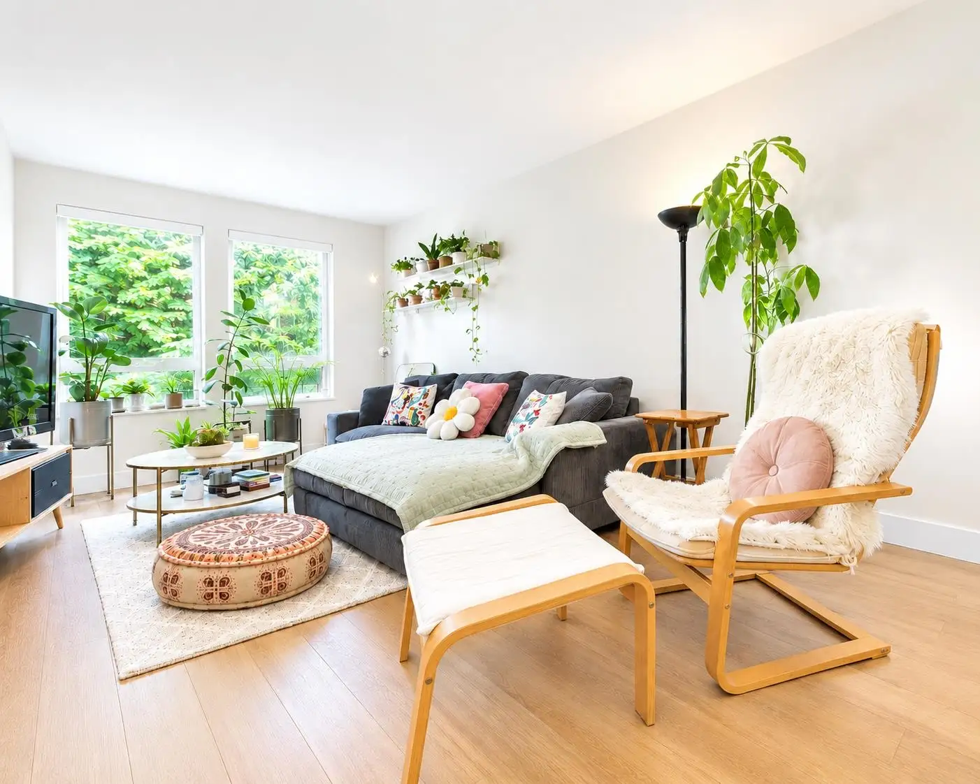 318 1111 E 27TH STREET, North Vancouver BC V7J 1S3