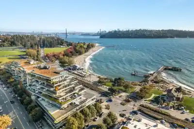 209 1355 BELLEVUE AVENUE, West Vancouver BC V7T 0B4