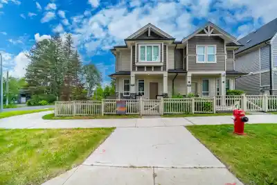 20411 76 AVENUE, Langley BC V2Y 3T1