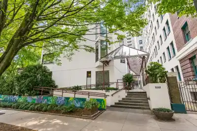 602 1042 NELSON STREET, Vancouver BC V6E 1H8