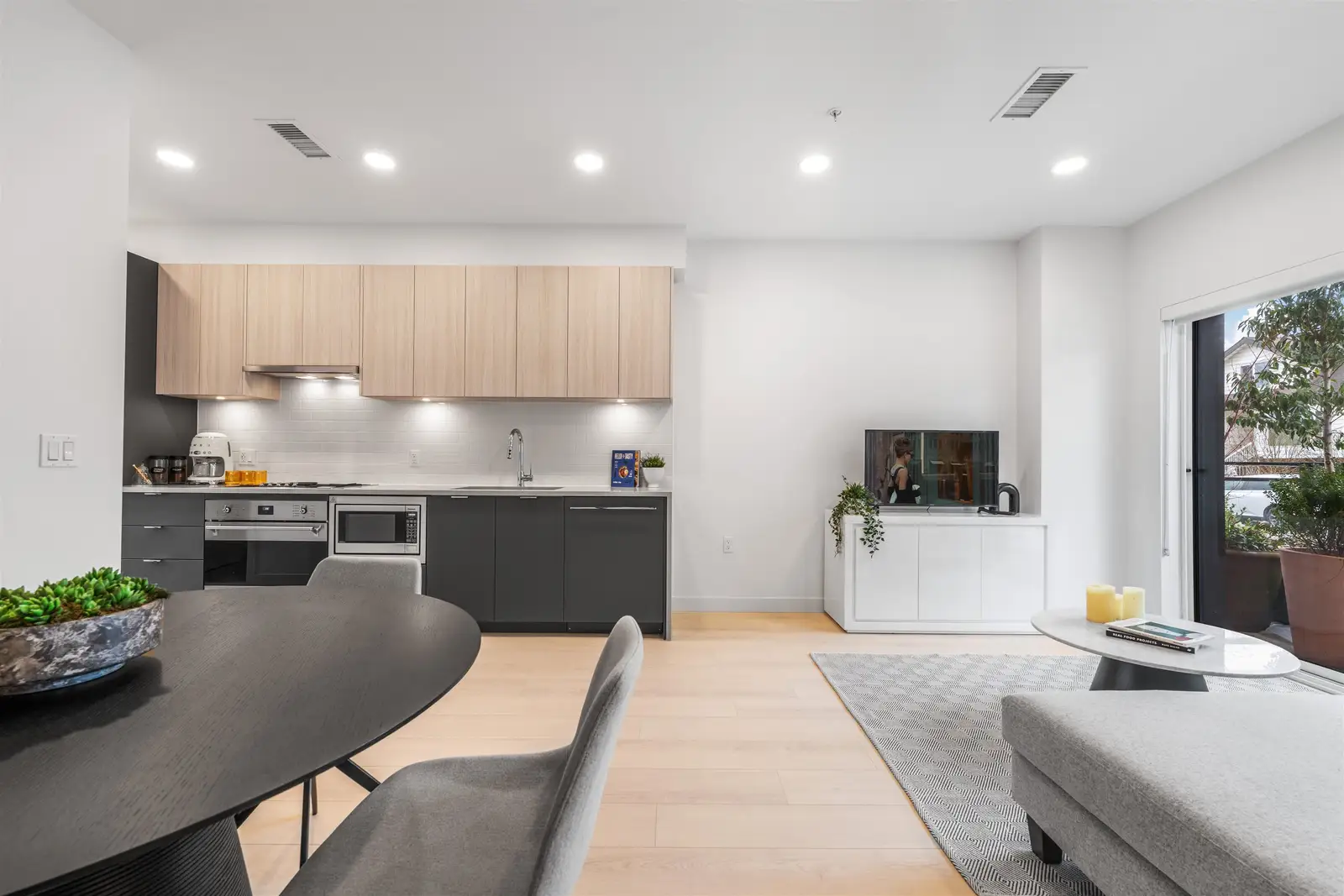 2421 GRANT STREET, Vancouver BC V5K 3G5