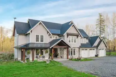 22801 8 AVENUE, Langley BC V2Z 2W3